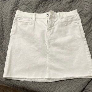 Vineyard vines white denim skirt